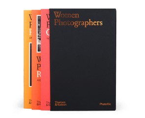 Книга "Women Photographers" (Slipcased set)
